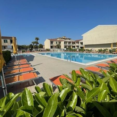 Апартаменты Apartament With Swimming Pool Каорле Экстерьер фото