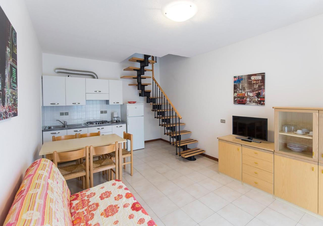 Апартаменты Apartament With Swimming Pool Каорле Экстерьер фото