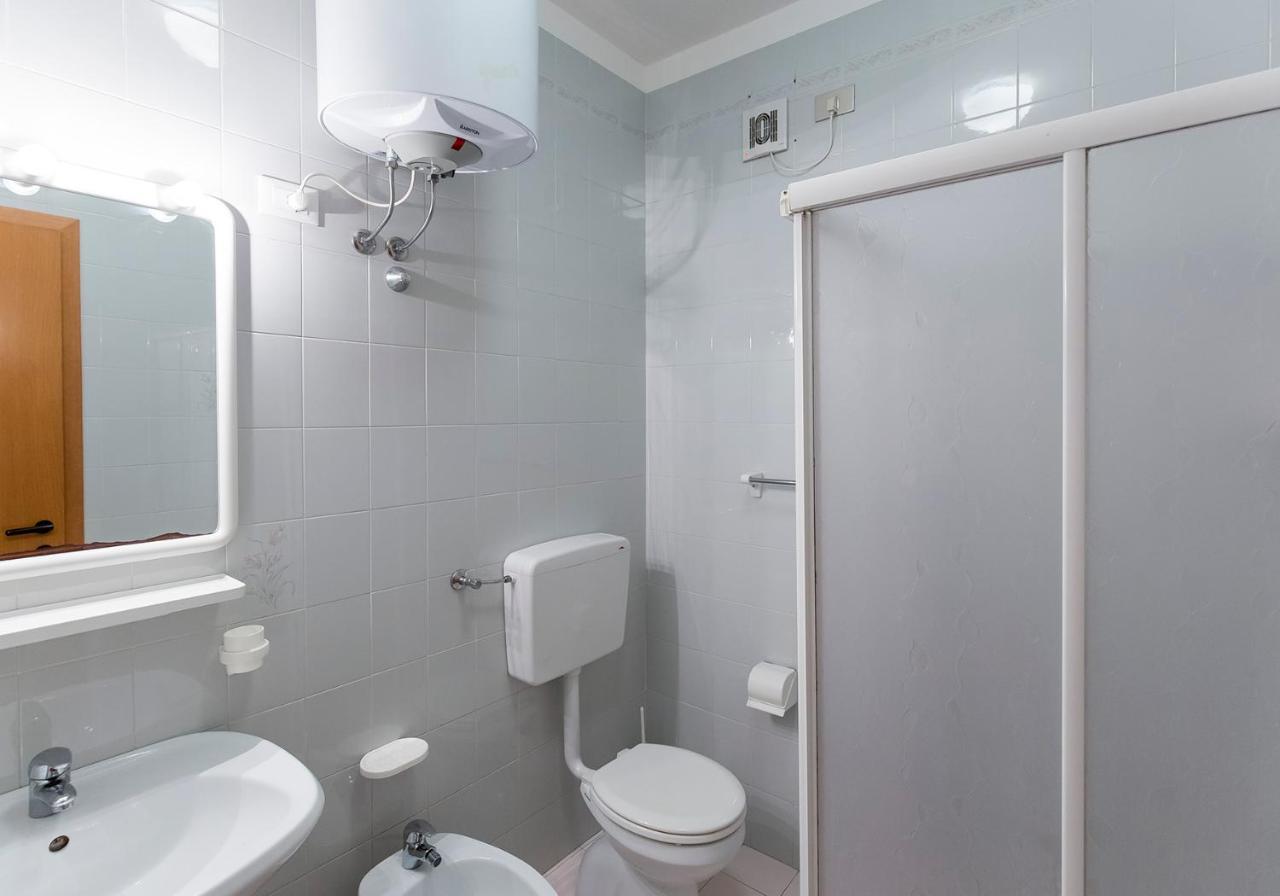 Апартаменты Apartament With Swimming Pool Каорле Экстерьер фото