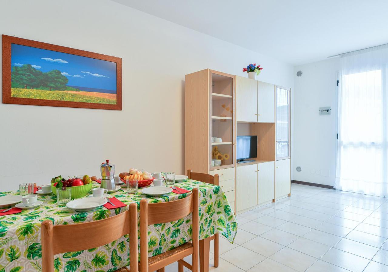 Апартаменты Apartament With Swimming Pool Каорле Экстерьер фото