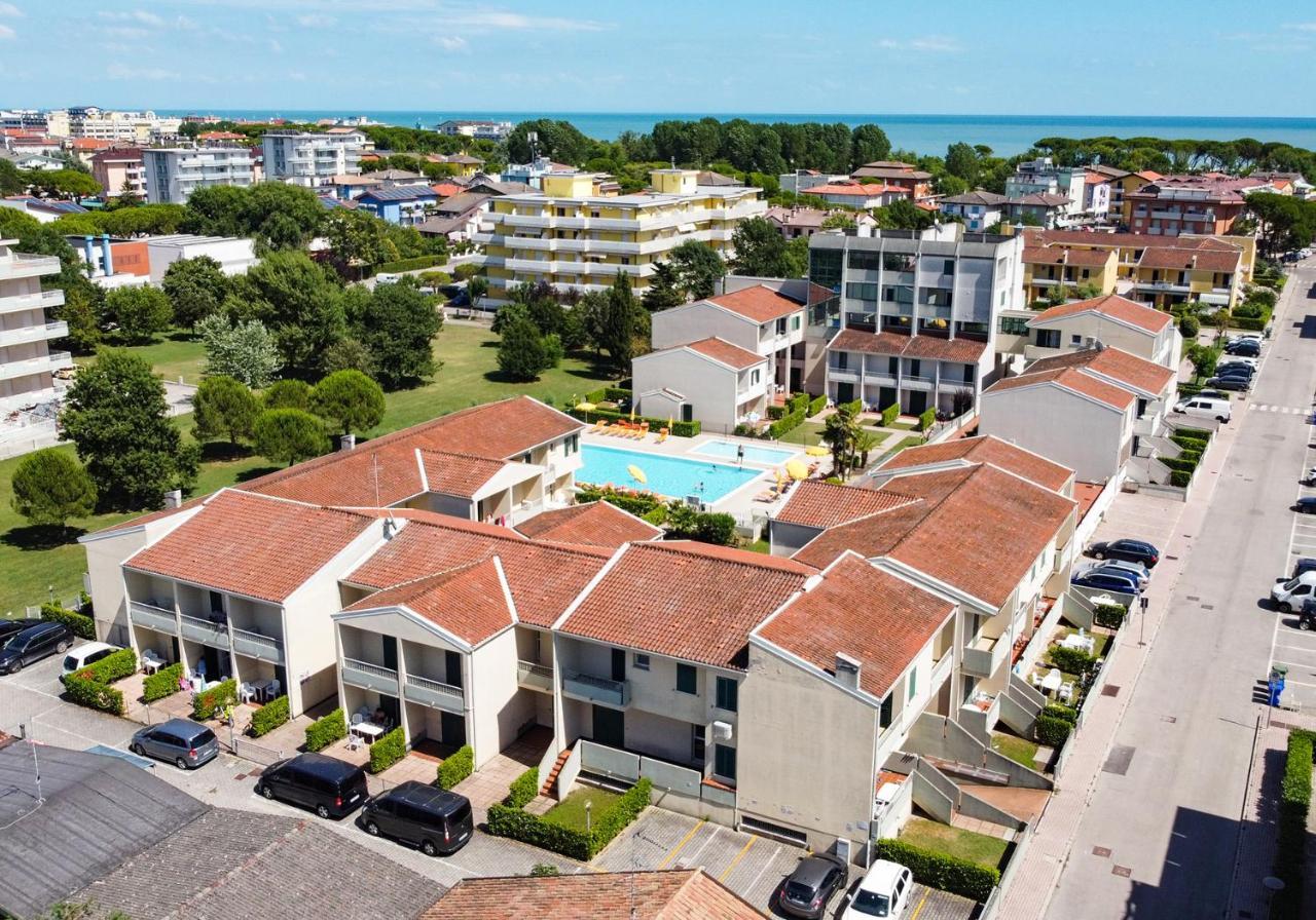Апартаменты Apartament With Swimming Pool Каорле Экстерьер фото