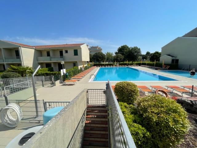 Апартаменты Apartament With Swimming Pool Каорле Экстерьер фото