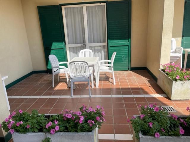 Апартаменты Apartament With Swimming Pool Каорле Экстерьер фото