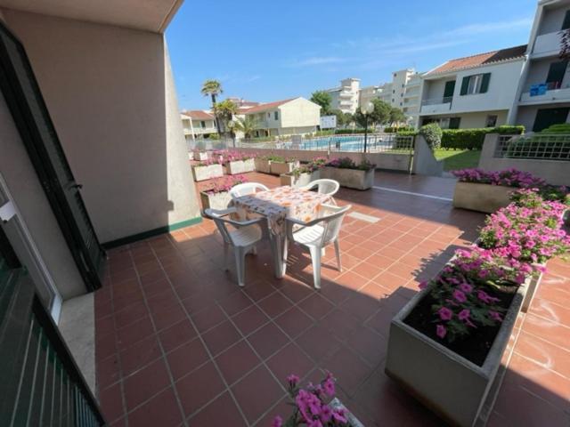 Апартаменты Apartament With Swimming Pool Каорле Экстерьер фото