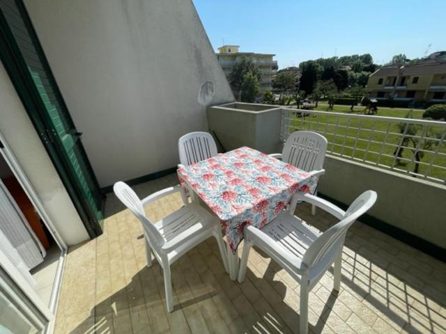 Апартаменты Apartament With Swimming Pool Каорле Экстерьер фото