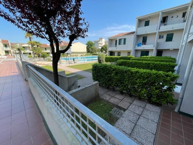 Апартаменты Apartament With Swimming Pool Каорле Экстерьер фото